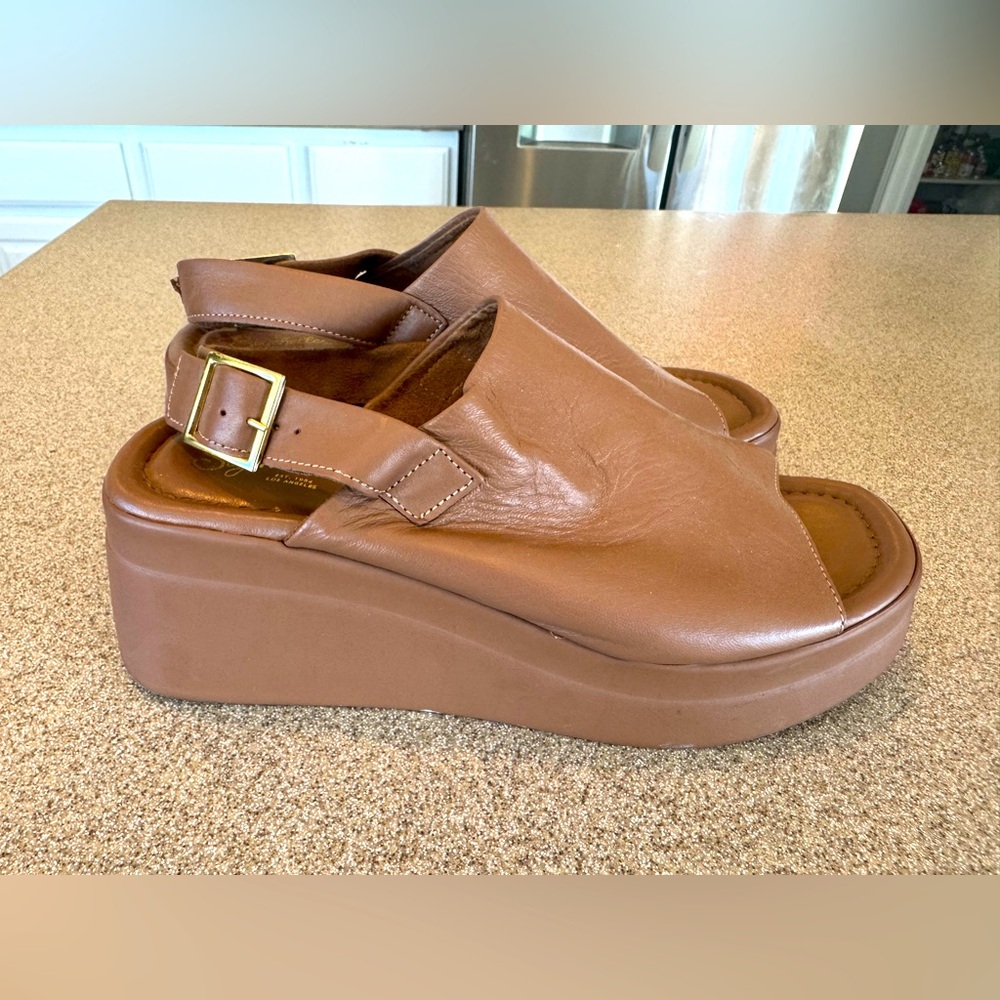 Seychelles platform sandals, light brown leather. Back strap. Size 8.5